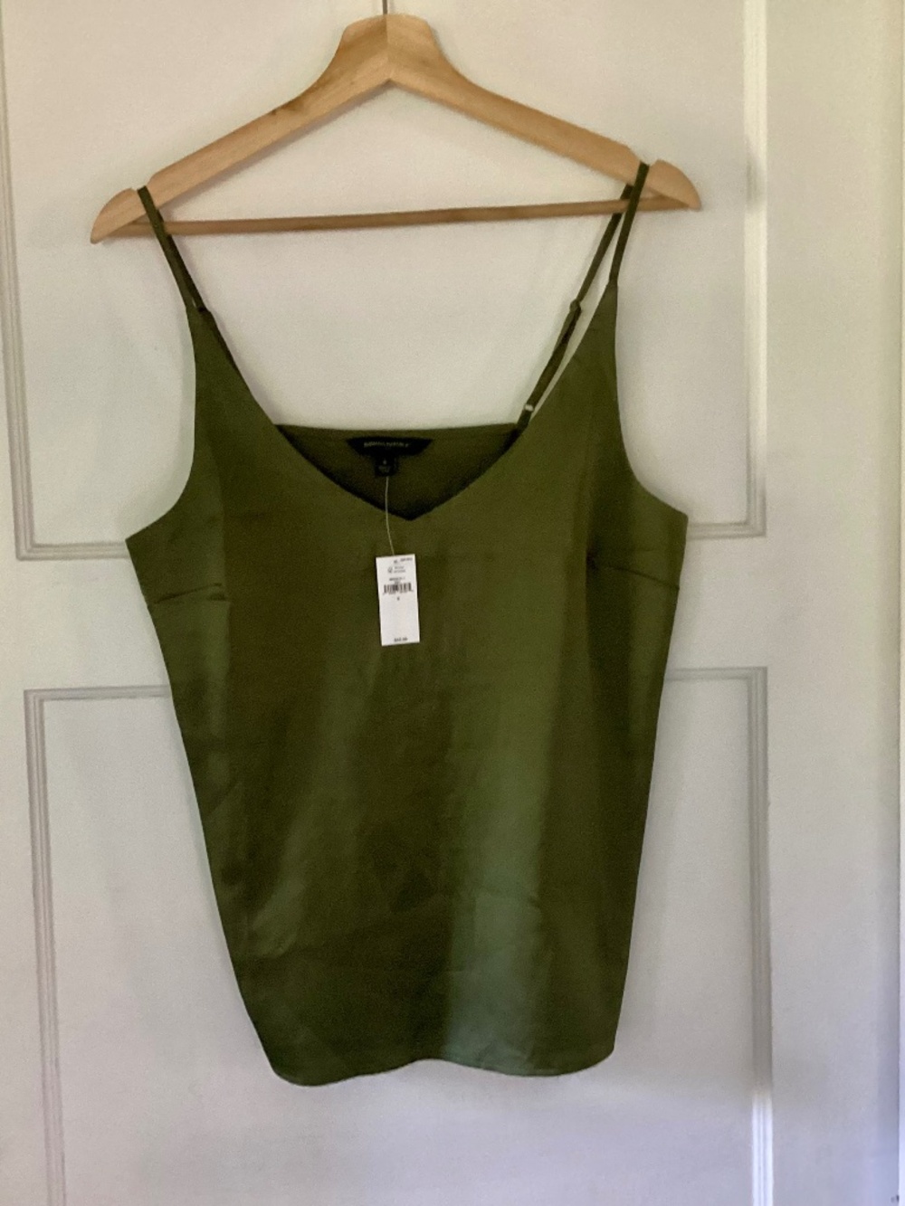 Banana Republic Satin V-neck Camisole Olive Green Size S NWT Spaghetti Straps